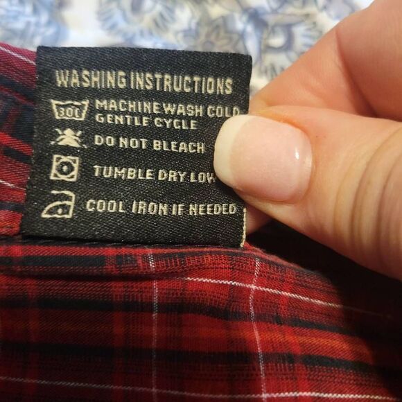 Irreverent Red Plaid Long Sleeve Button Down Size Large - Picture 7 of 7